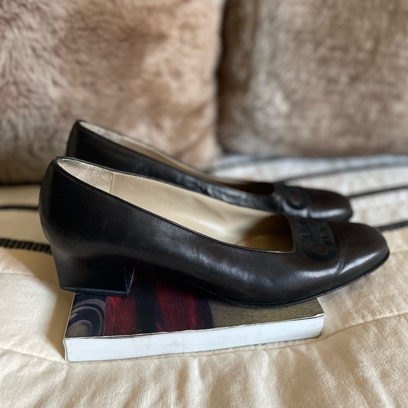 Salvatore Ferragamo Square Toe pumps - Picture 6 of 7